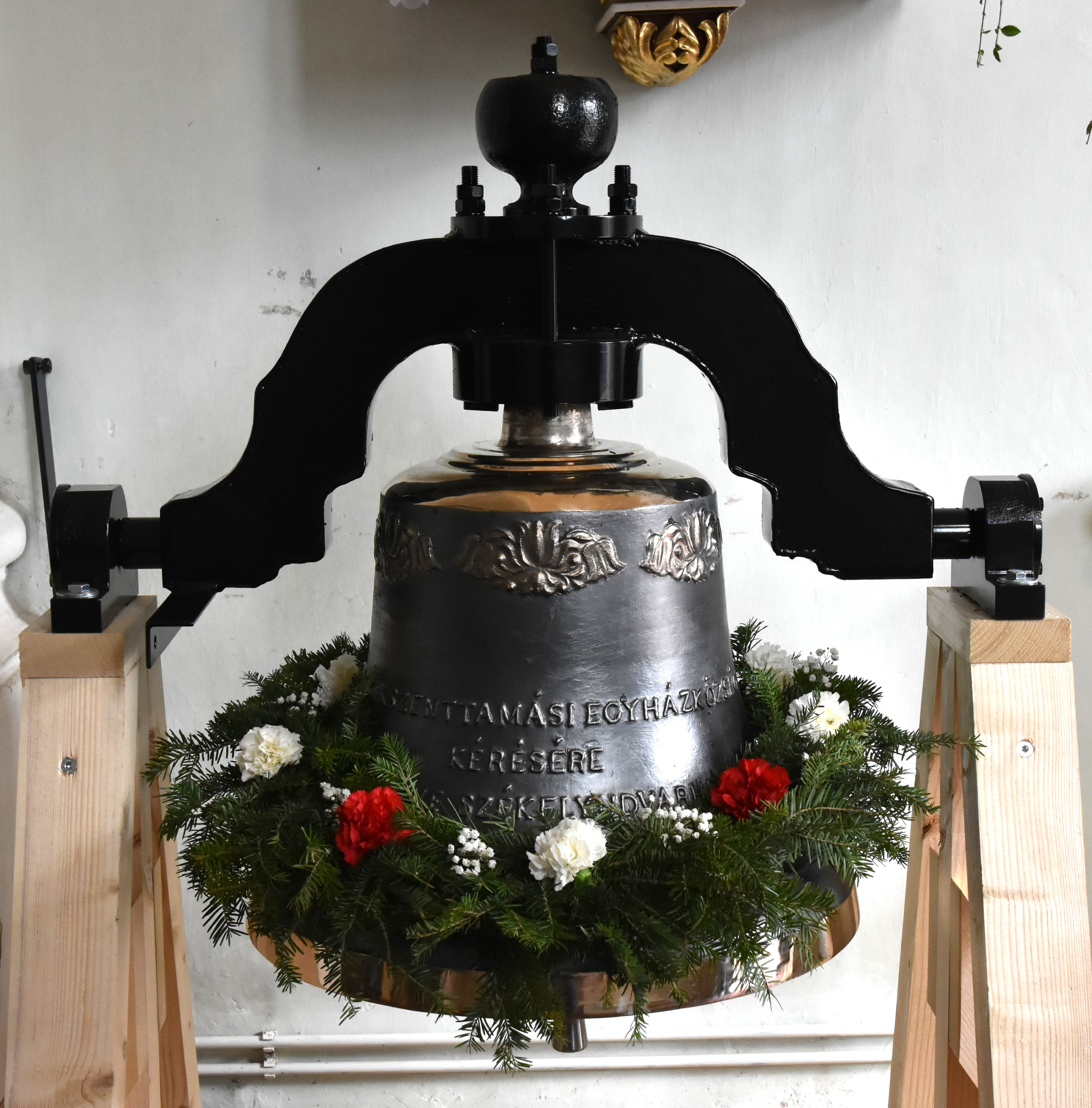 Zeng(ett) a harang Csíkszenttamáson Zeng(ett) a harang Csíkszenttamáson